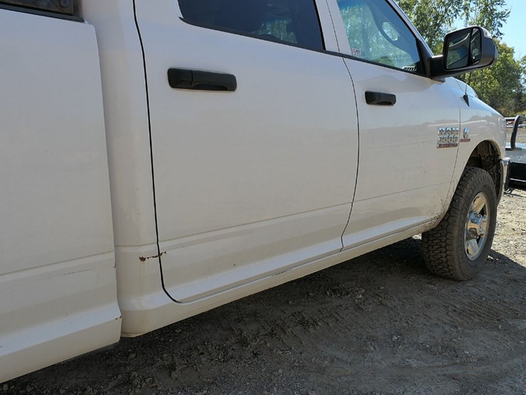 2017-dodge-ram-3500-image-15