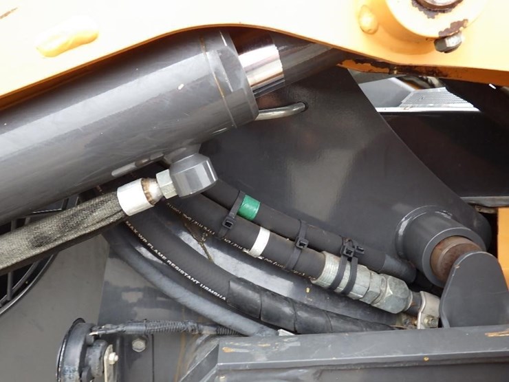 2012-case-sv300-image-15