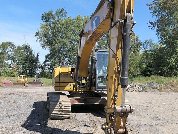 2011-caterpillar-320d-image-7