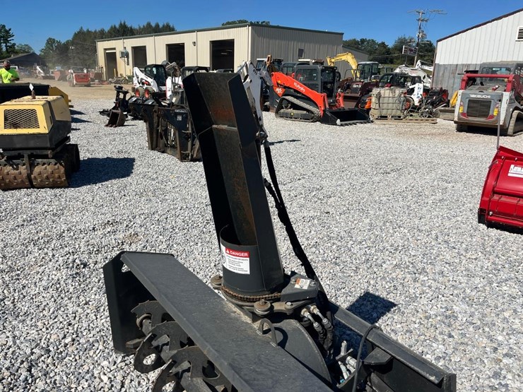 2019-bobcat-66"-sb200-snowblower-image-10