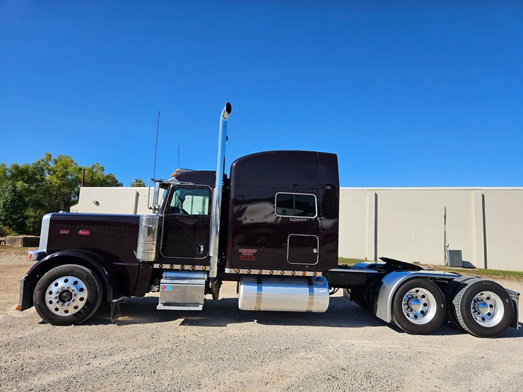 2013-peterbilt-389-image-8