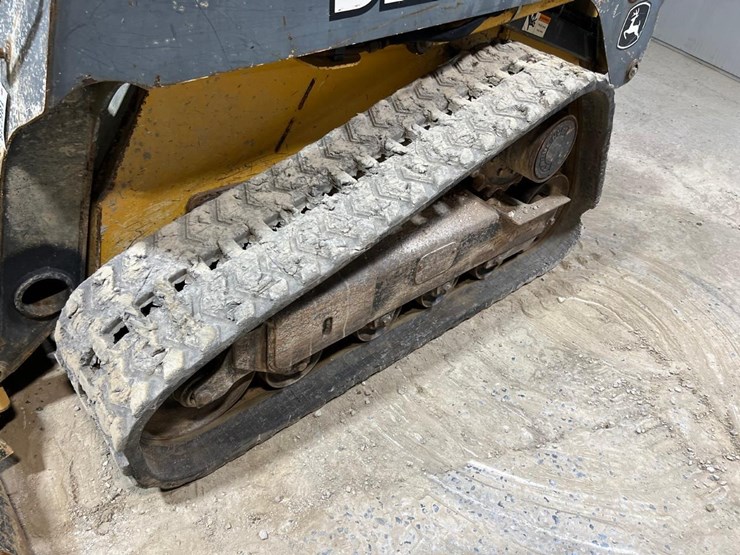 deere-323d-image-12