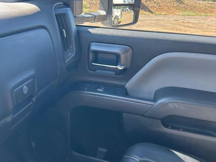 2019-chevrolet-silverado-3500hd-image-42