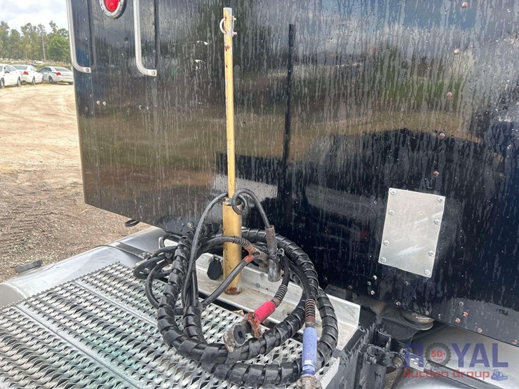 2005-kenworth-w900-image-37