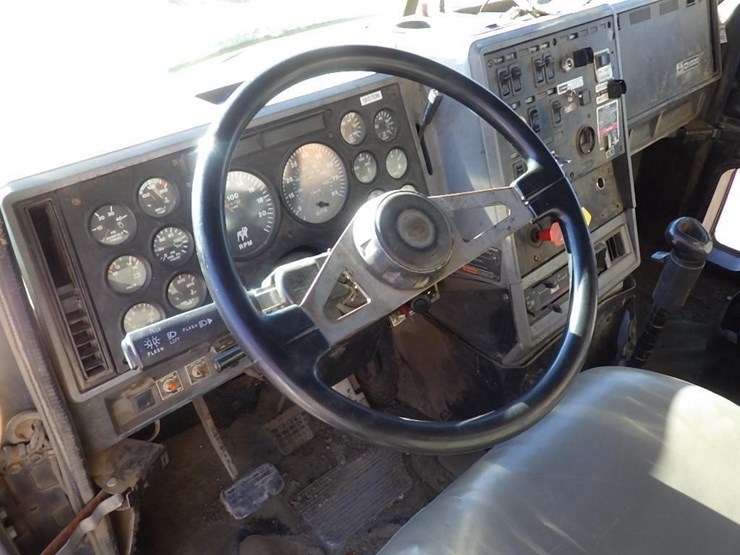 1999-mack-ch613-image-35