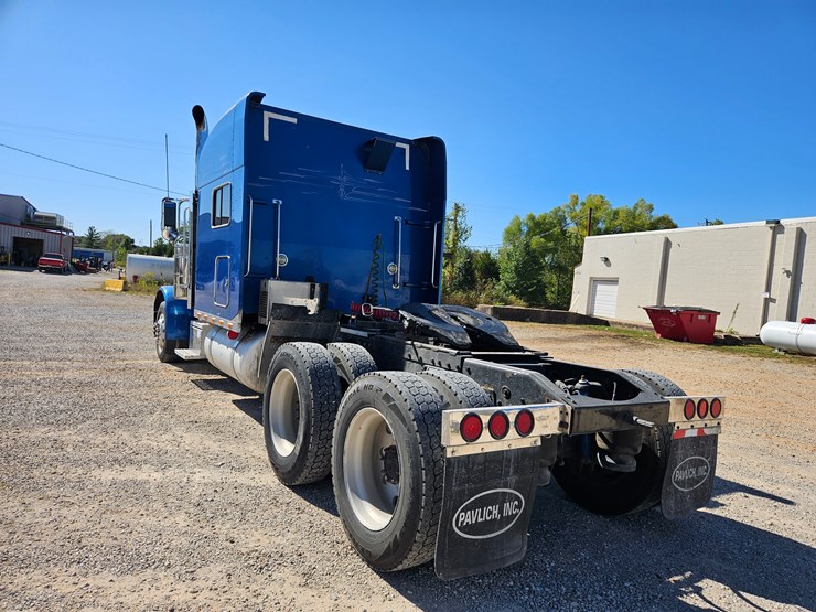 2007-peterbilt-379-image-11