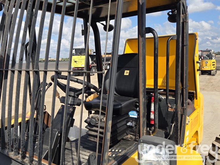 2017-jcb-930-image-48