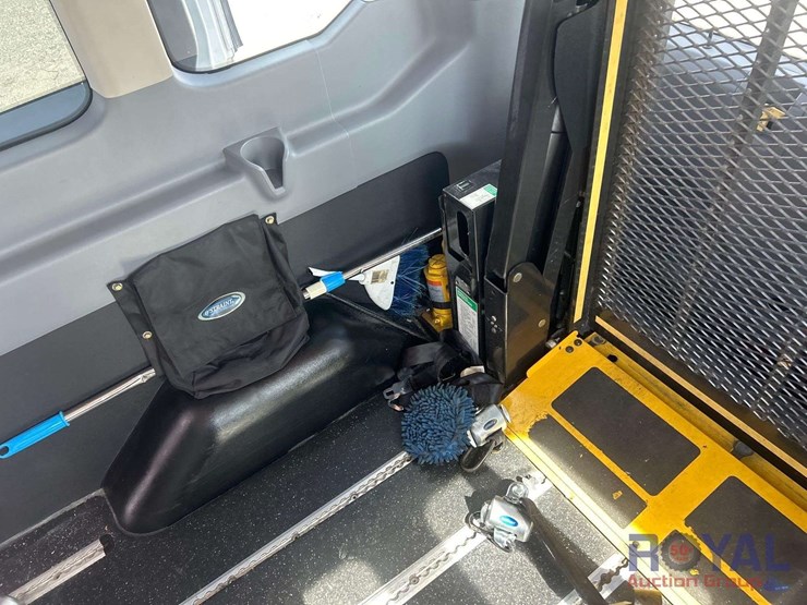 2016-ford-transit-image-30