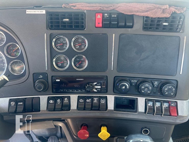 2015-kenworth-t880-image-26