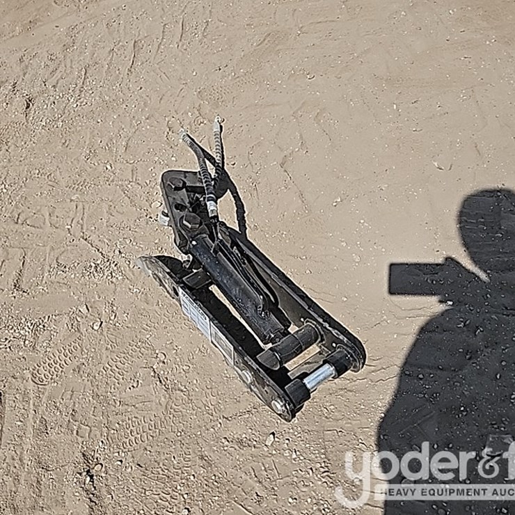 Unused IR Hydraulic Thumb Clamp to suit Mini Excavator
