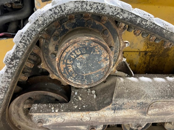 deere-323d-image-19