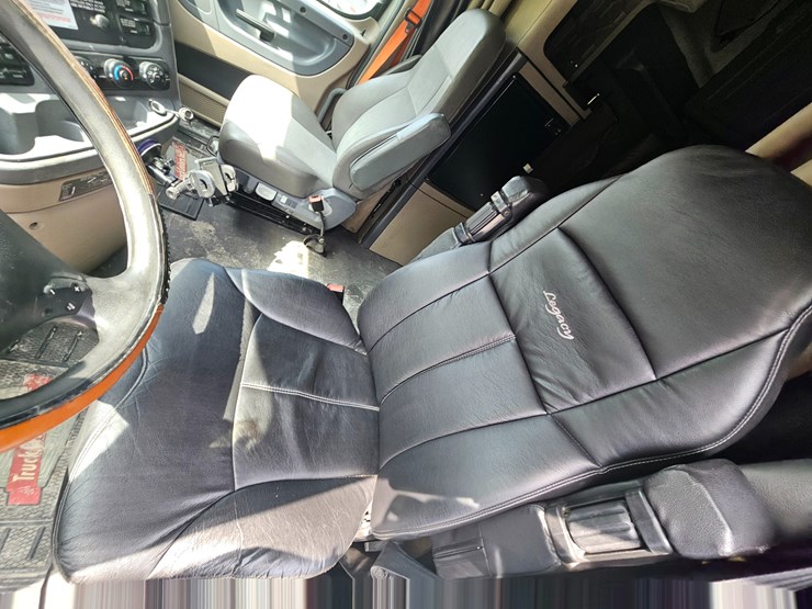 2017-freightliner-cascadia-125-image-56