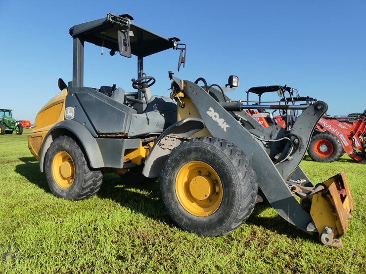 2015-deere-204k-image-2