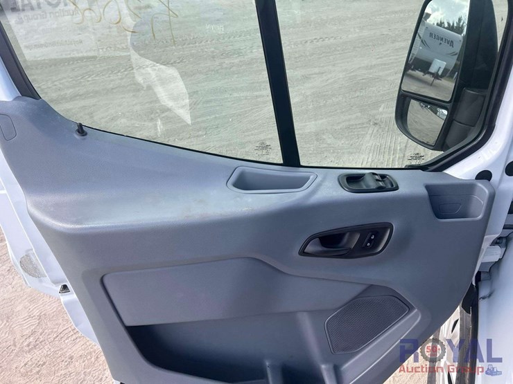 2016-ford-transit-image-11