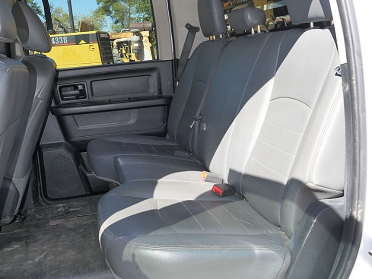 2017-dodge-ram-3500-image-24