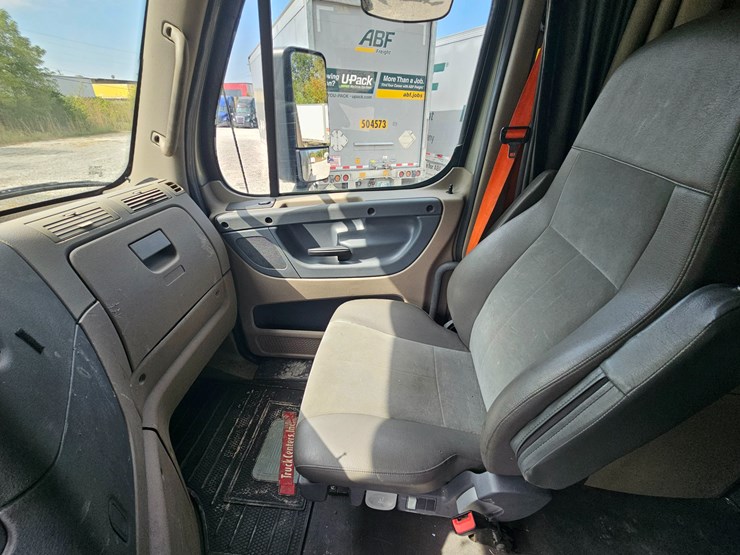 2017-freightliner-cascadia-125-image-58