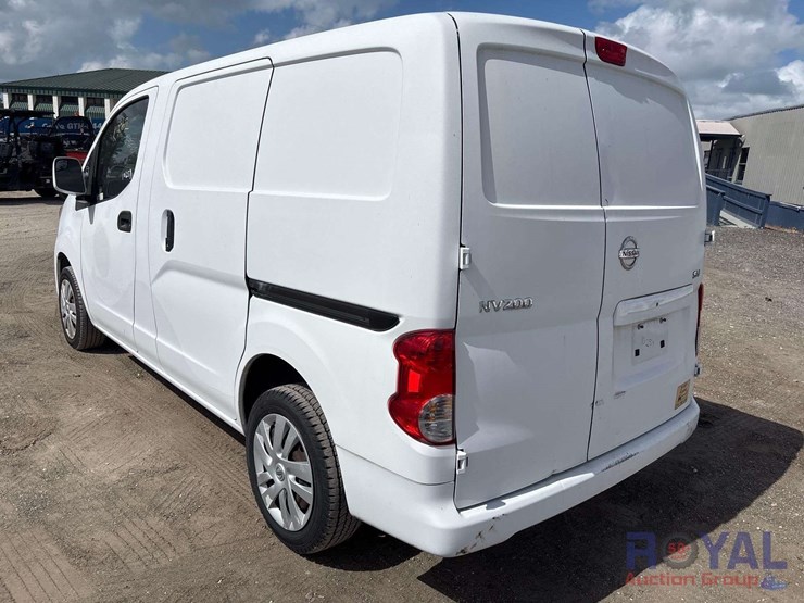 2017-nissam-nv200-cargo-van-image-4