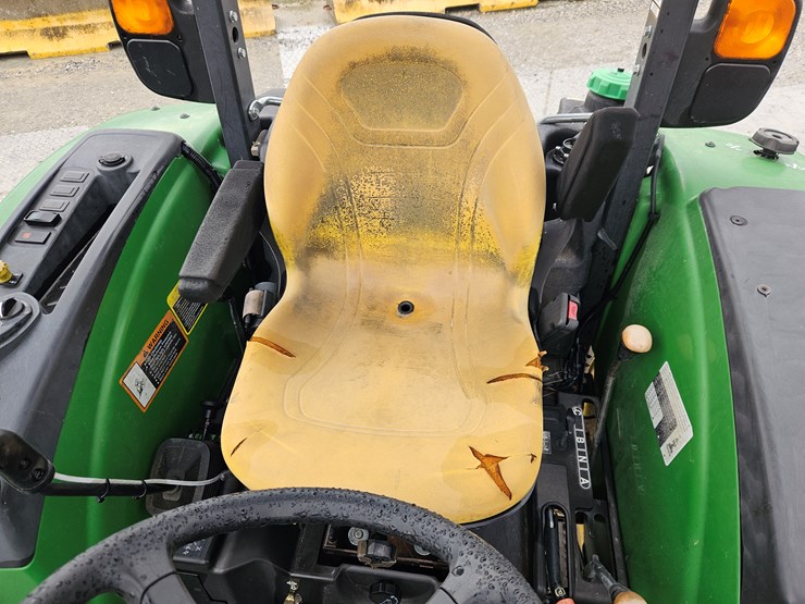 2015-john-deere-4044r-image-9
