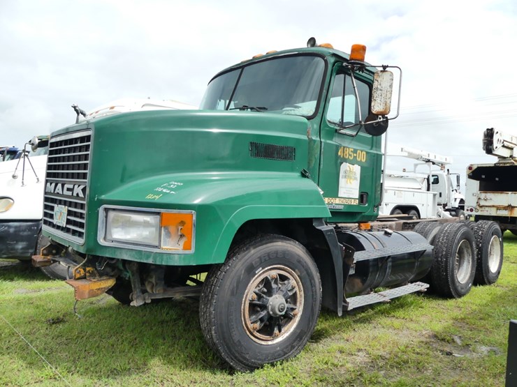 2000-mack-ch613-image-1