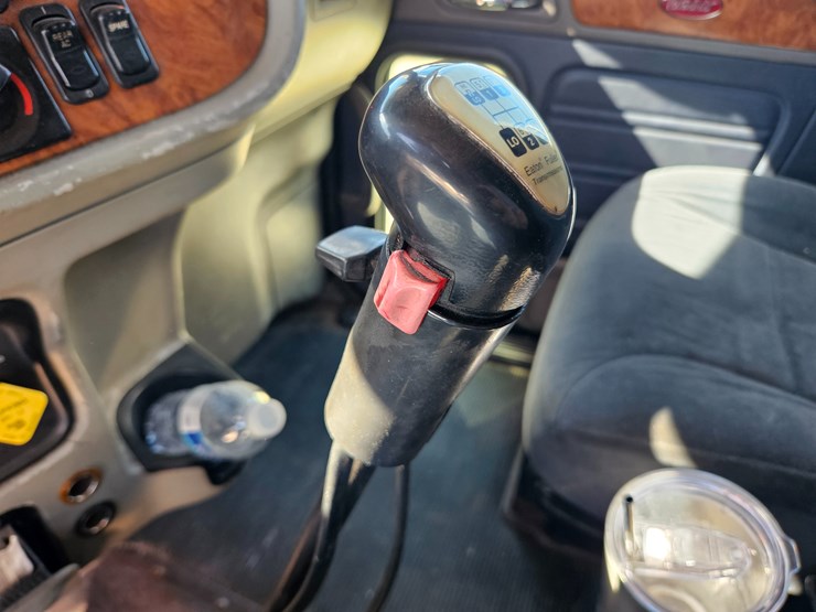 2007-peterbilt-379-image-61