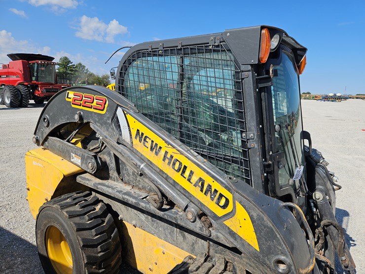 2014-new-holland-l223-image-9