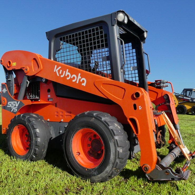 2021 KUBOTA SSV75