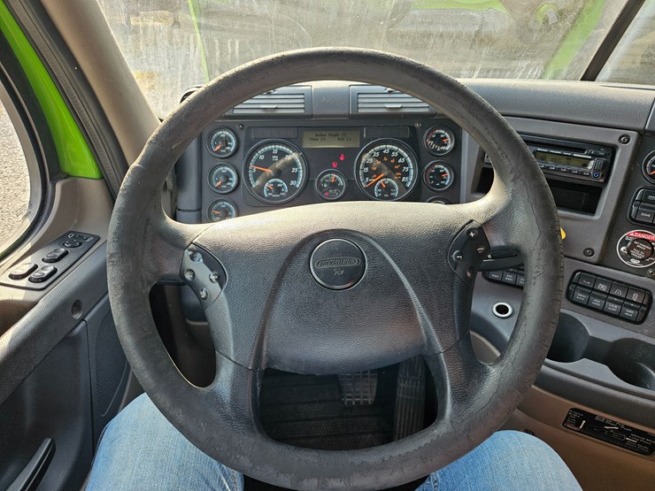 2017-freightliner-cascadia-125-image-55