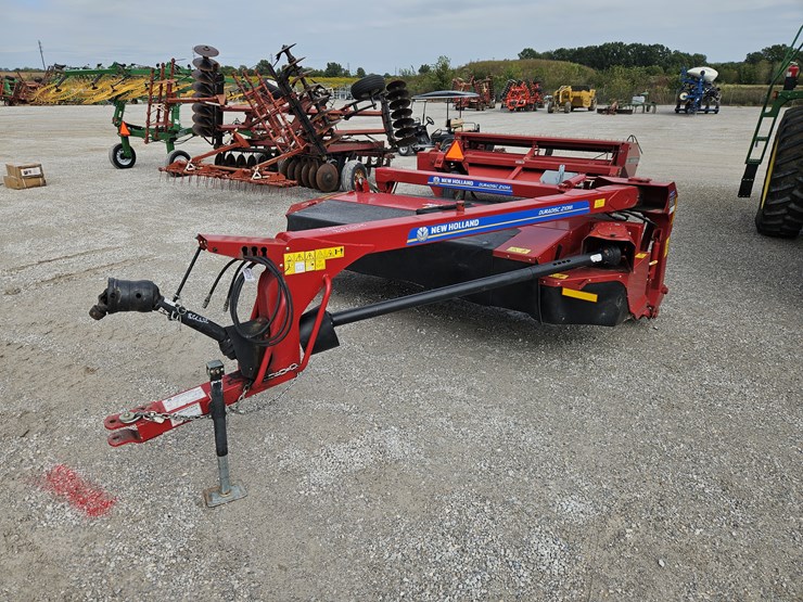 2021-new-holland-210m-image-11