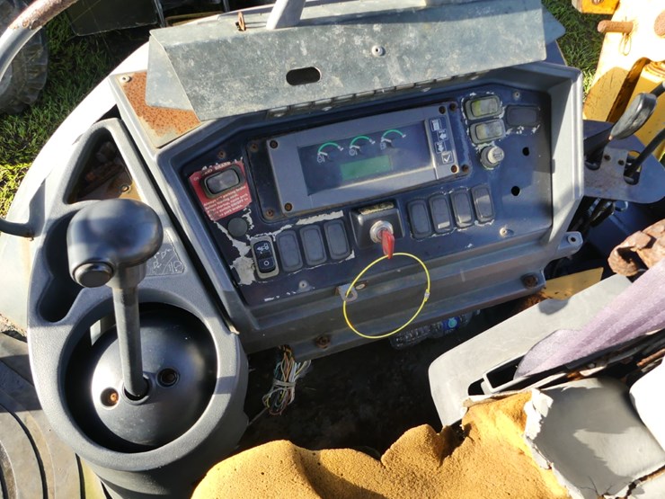 2006-deere-410g-image-16