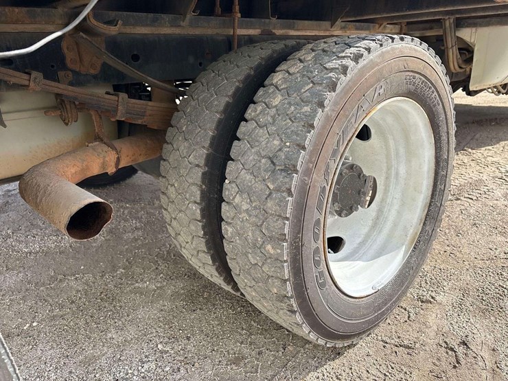 2012-ford-f550-image-25
