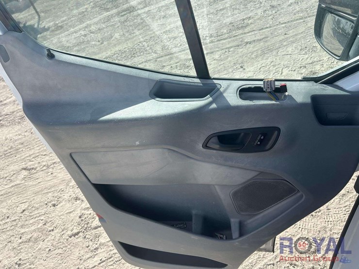 2016-ford-transit-image-10