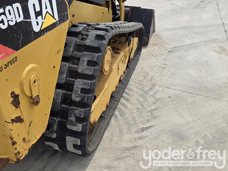 2016-caterpillar-259d-image-21