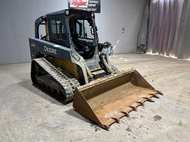 deere-323d-image-7