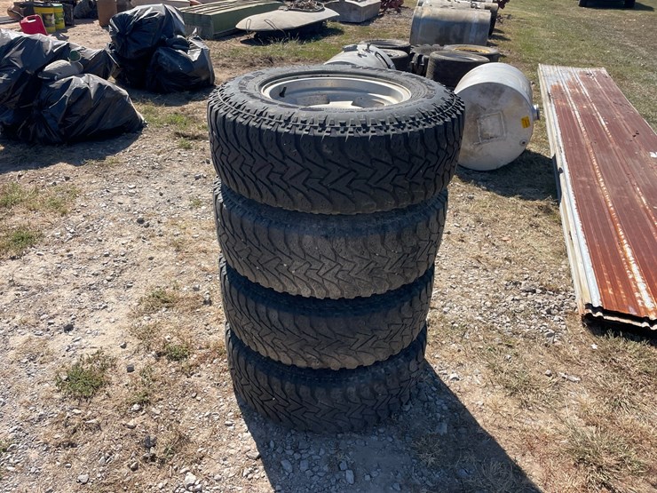 #2001-•-lot-of-(4)-246/75r16-tires-inv#-29764-image-1