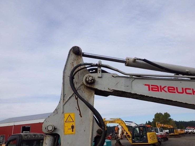 takeuchi-tb240-image-12