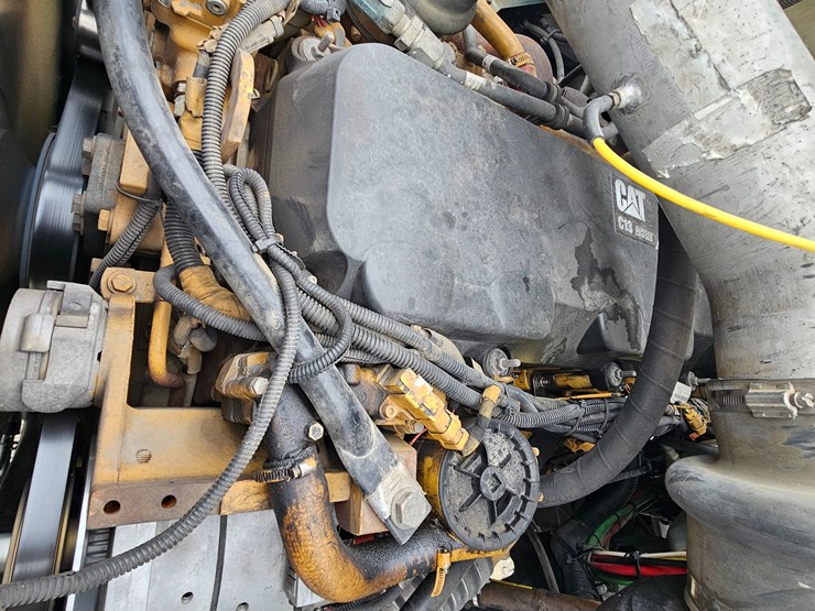 2008-sterling-l9500-image-47