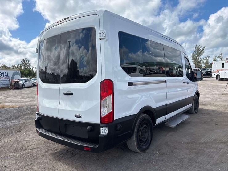 2015-ford-transit-image-3