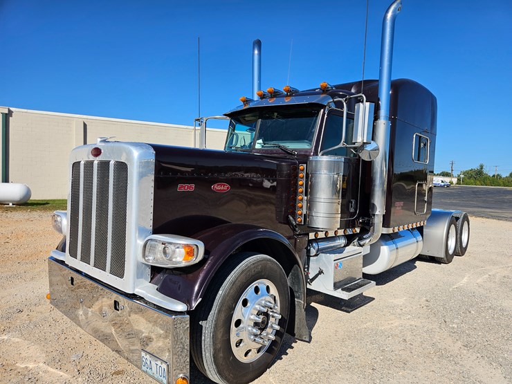 2013-peterbilt-389-image-2