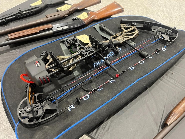 blackout-zntrigue-xs-compound-bow-image-1