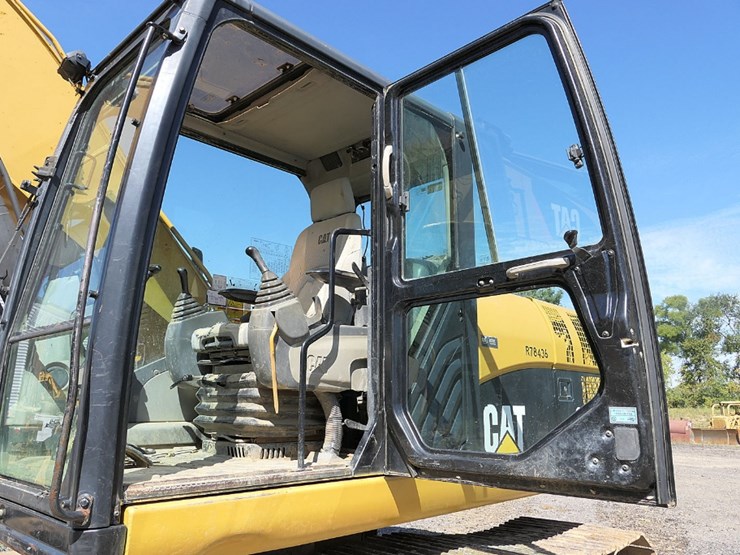 2011-caterpillar-320d-image-40