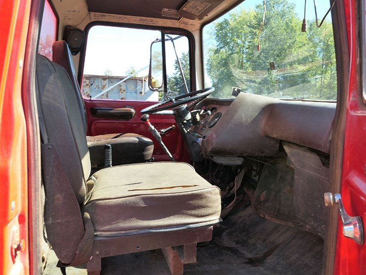 1979-ford-8000-image-19
