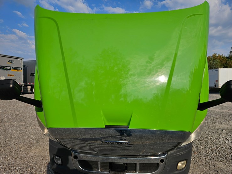 2017-freightliner-cascadia-125-image-37