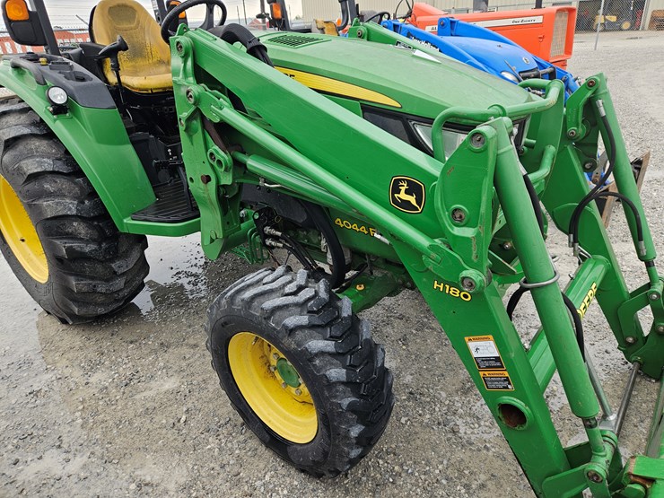 2015-john-deere-4044r-image-20