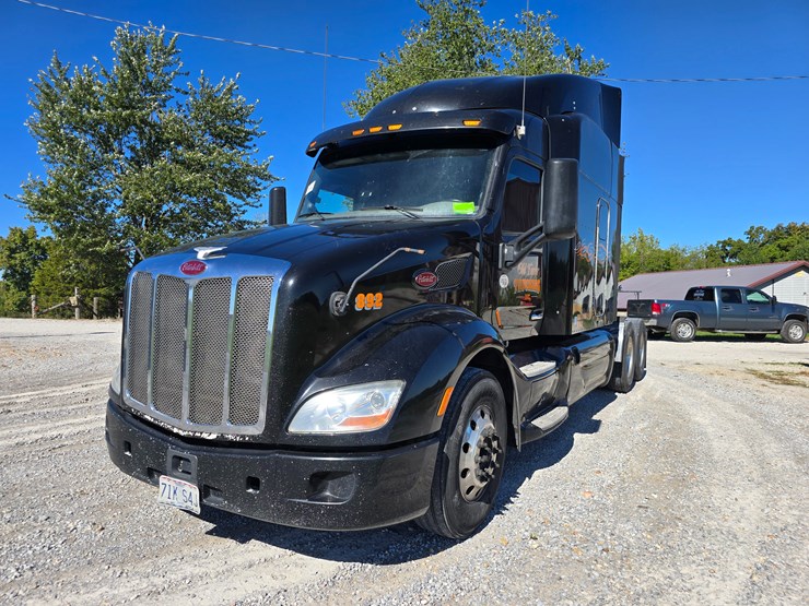 2015-peterbilt-579-image-1