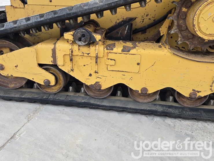 2016-caterpillar-259d-image-13