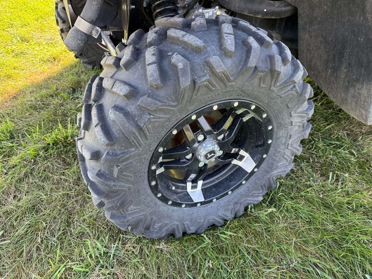 2021-john-deere-gator-image-16