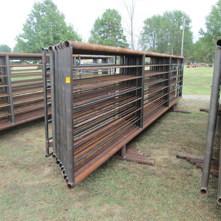 #68 • (9) Freestanding Panels & (1) Gate Inv # 29822