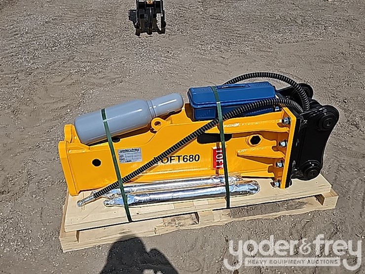 2025-caterpillar-305-image-2