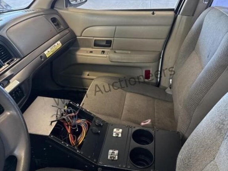 2009-ford-crown-victoria-sdn-image-18