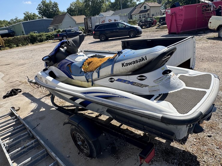 kawasaki-jet-ski-(stx-15f)-kawasaki-jet-ski-(stx-15f)-image-4